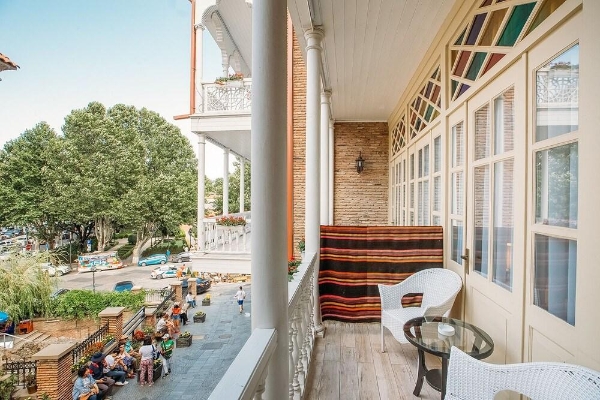 Aivani Hotel
